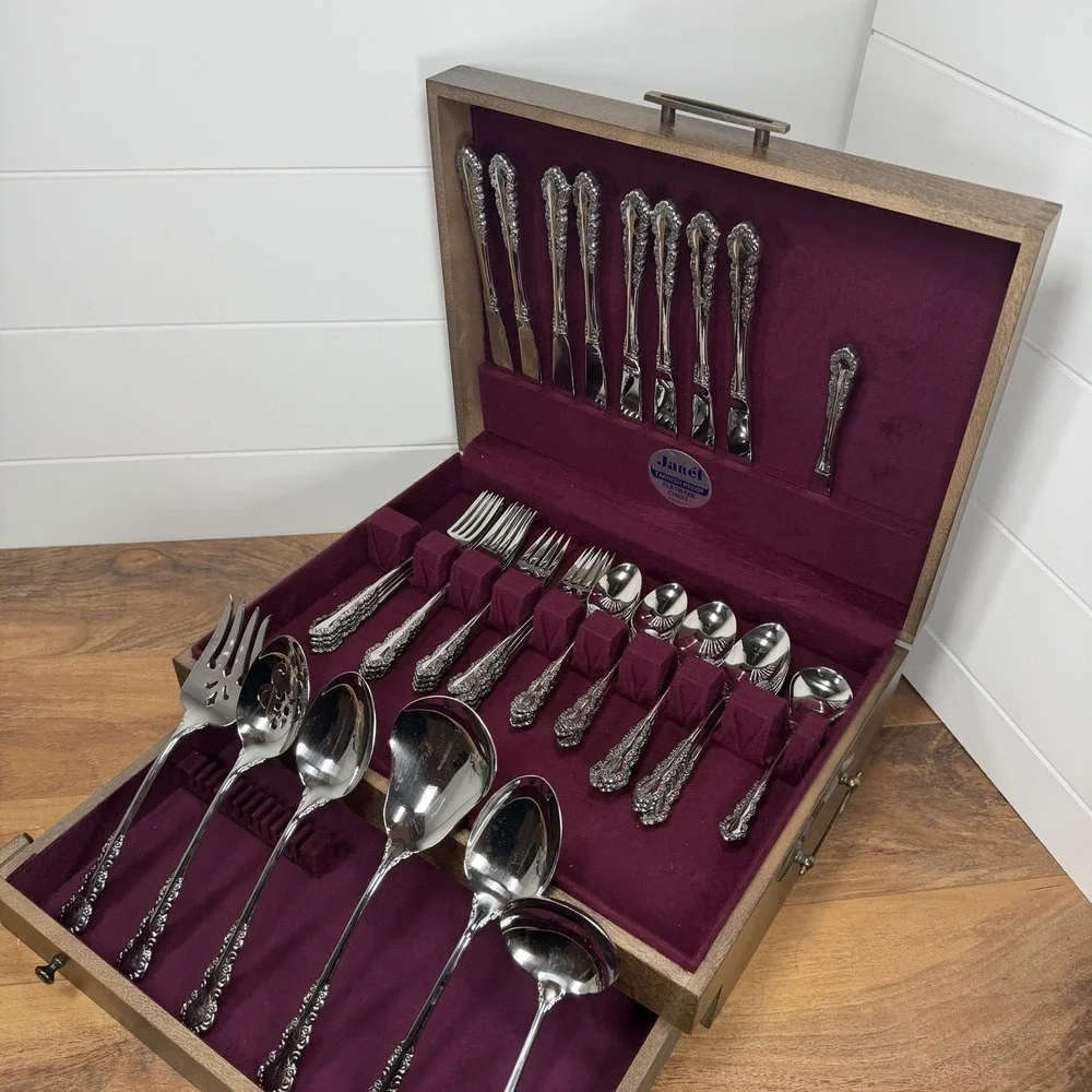 Oneida Shelley Cube Stainless Flatware 48 Pcs. 8 Settings + Serving Ware + Case